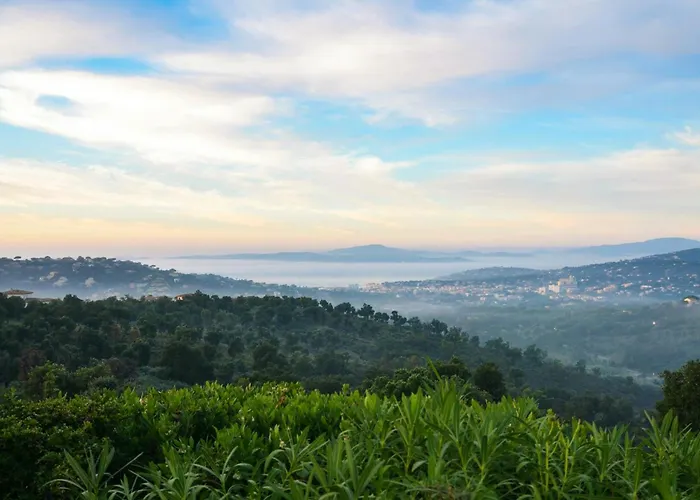 Bastide With Panoramic Views Of Saint-tropez Hébergement de vacances *