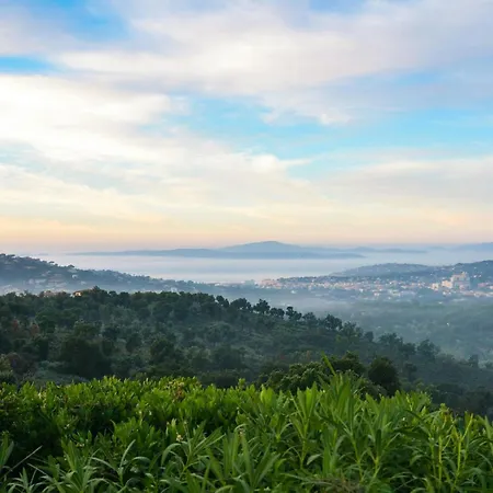 Bastide With Panoramic Views Of Saint-tropez 펜션 *