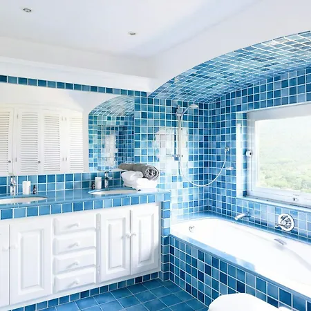 Дом отдыха Bastide With Panoramic Views Of Saint-tropez